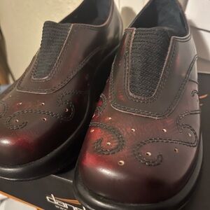 Dansko Burgundy Clogs with Black Accents New size 36.
